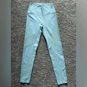 PE Nation Free Play Ribbed Pattern Leggings Sage Green Size Medium‎